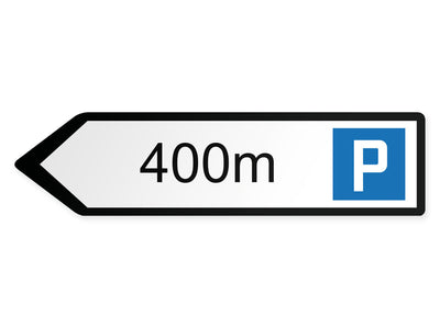 wegweiser-links-mittel-distanz-zum-parkplatz